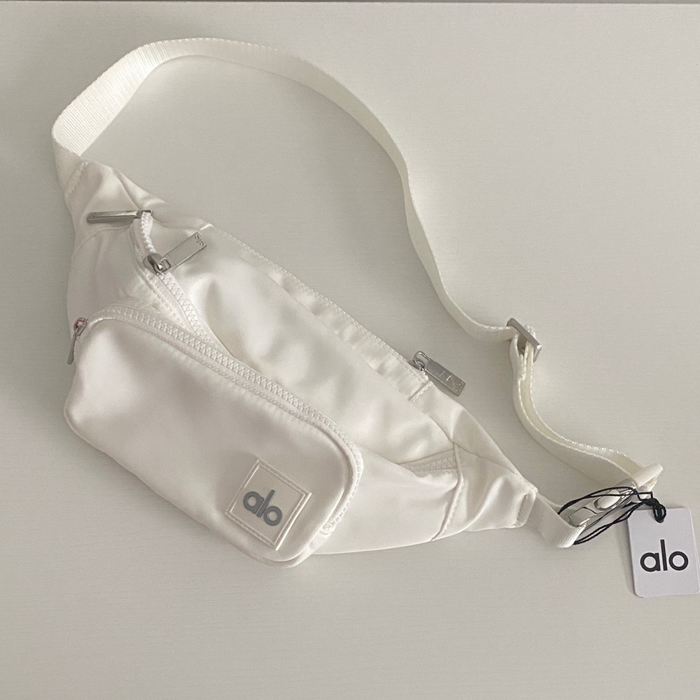 ALO Yoga White Belt Bag / Waist Pack - Picture 2 of 7